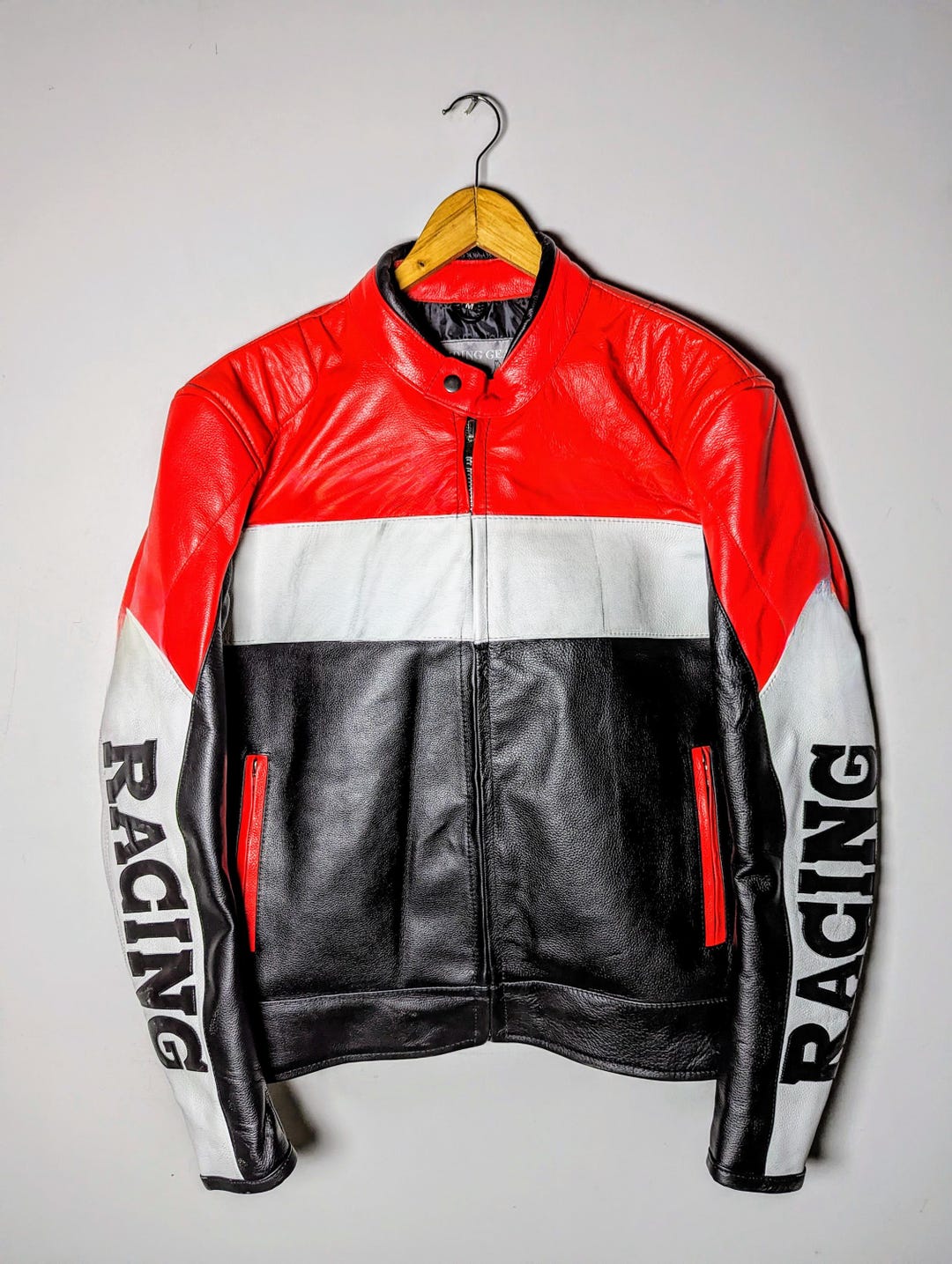 90年代のヴィンテージレーシングレザージャケット：レトロモトバイカー