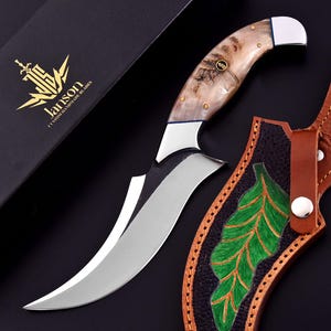 Exquisite Hunting Knife, Ram Horn Handle, Full tang with beautiful handmade sheath