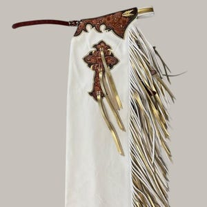 Handbearbetade läderrodeochaps: Anpassad western tjurridningsutrustning