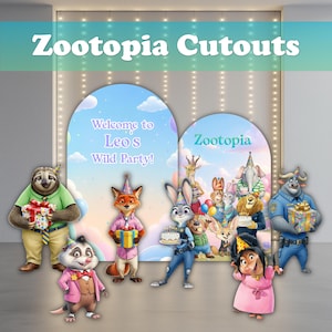 Puede incluir: Recortes de personajes de Zootopia, incluyendo un perezoso, un zorro y un conejo, frente a un tel&oacute;n de fondo con el texto "Welcome to Leo's Wild Party!" y "Zootopia". Ideal para fiestas tem&aacute;ticas.