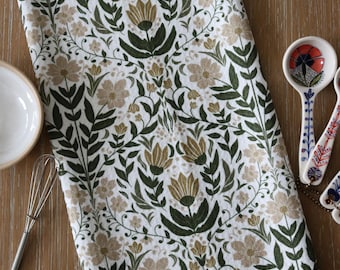 Floral Vintage-Inspired Microfiber Tea Towel in Off-White and Sage Green | Holiday Housewarming Gift