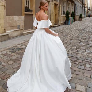 Classic satin wedding dress with wide lapels, Off-shoulder bridal dress, Wedding dress with train, White wedding dress for wedding ceremony