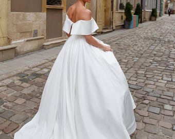 Classic satin wedding dress with wide lapels, Off-shoulder bridal dress, Wedding dress with train, White wedding dress for wedding ceremony