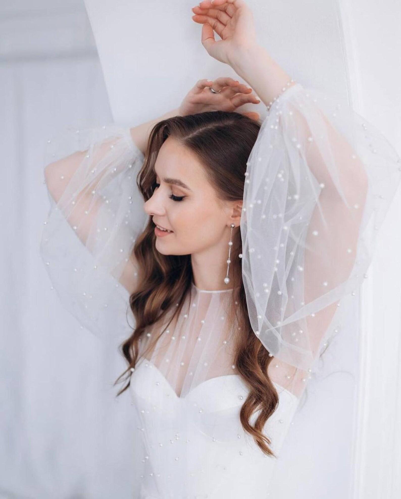 (LIVE 49) Solid color minimalist ultra long wedding dress.
