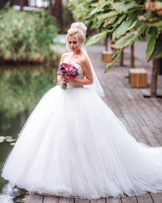 Princess-style Puffy Wedding Dress, Tulle Wedding Dress With Train, Bridal  Dress With Lace Corset Sweetheart Neckline, Wedding Ceremony Gown - Etsy  Canada