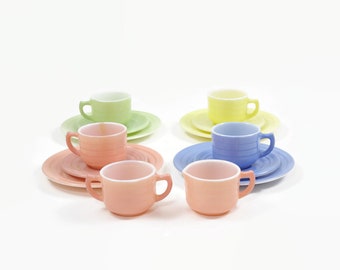 Vintage Hazel Atlas Moderntone Children's Tea Set in Pastel Colors, 14 Piece Set