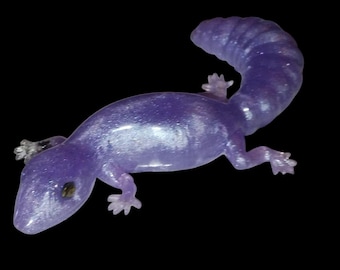 Lavender Resin Leopard Gecko Lizard Figurine Paperweight or Table Decor
