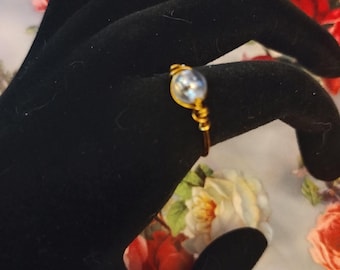 Anillo de cuentas de oro envuelto en alambre hecho a mano Talla 7