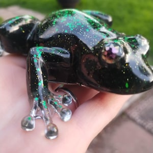 Resin Frog Figurine Green Paperweight or Table Decor