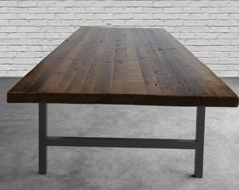 Table de conférence en bois récupéré pour bureau - Table en bois faite à la main avec pieds en acier - Grande table de produits en bois urbain - Table moderne du milieu du siècle