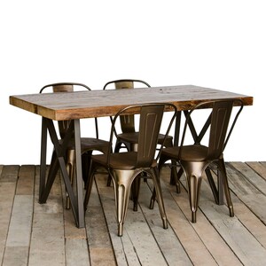 Reclaimed Wood Dining Table with 1.5 reclaimed wood top and our modern monarch style steel legs. Choose size and finish. Bild 4