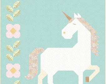 Kit de colcha Unicorn Garden en caja con pequeños ramos de flores de Cayla Naylor para Riley Blake Designs 59x72