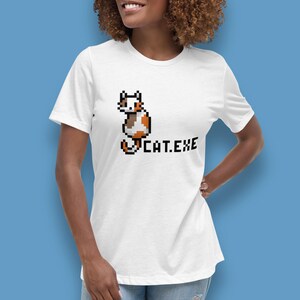 Pixel Art Calico Cat Tee Women&#39;s Relaxed T-Shirt– Retro Gamer Aesthetic for Cat Lovers