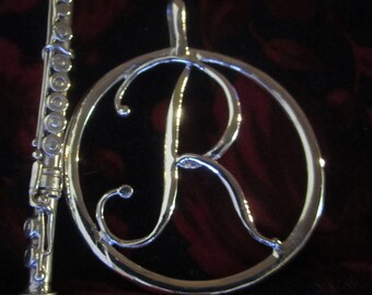En nu is hier R- de zilveren initial-hanger.