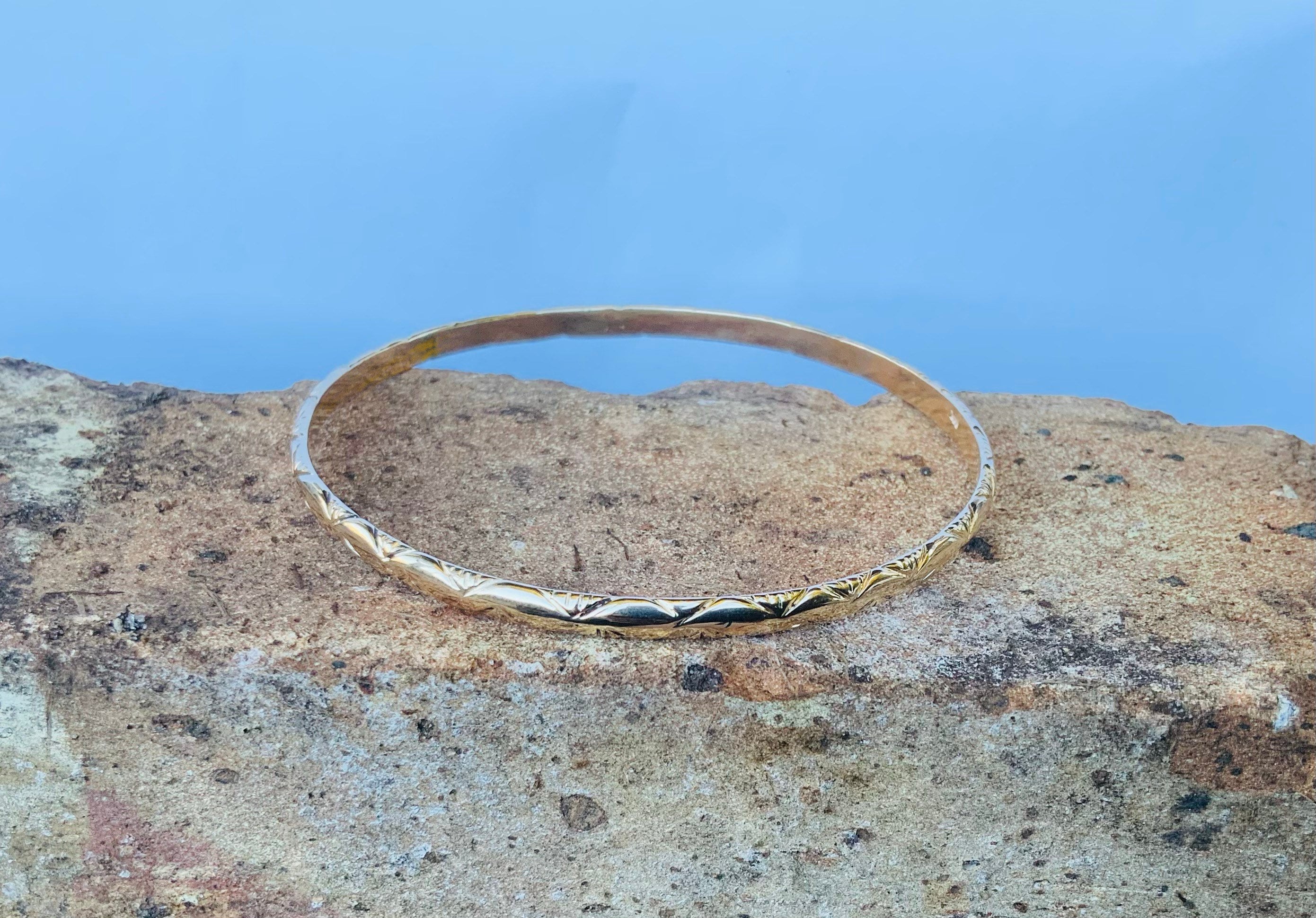 Petit Wide 14K Solid Gold Sweetheart Bangle Chisseko Special