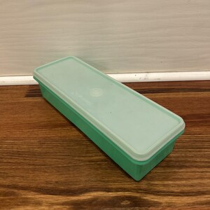 VTG Tupperware Jadeite Green Celery Keeper 892 med lock 893