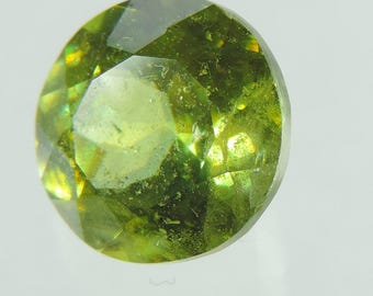 Esfena verde talla redonda facetada, Madagascar, 3,15 cts #33