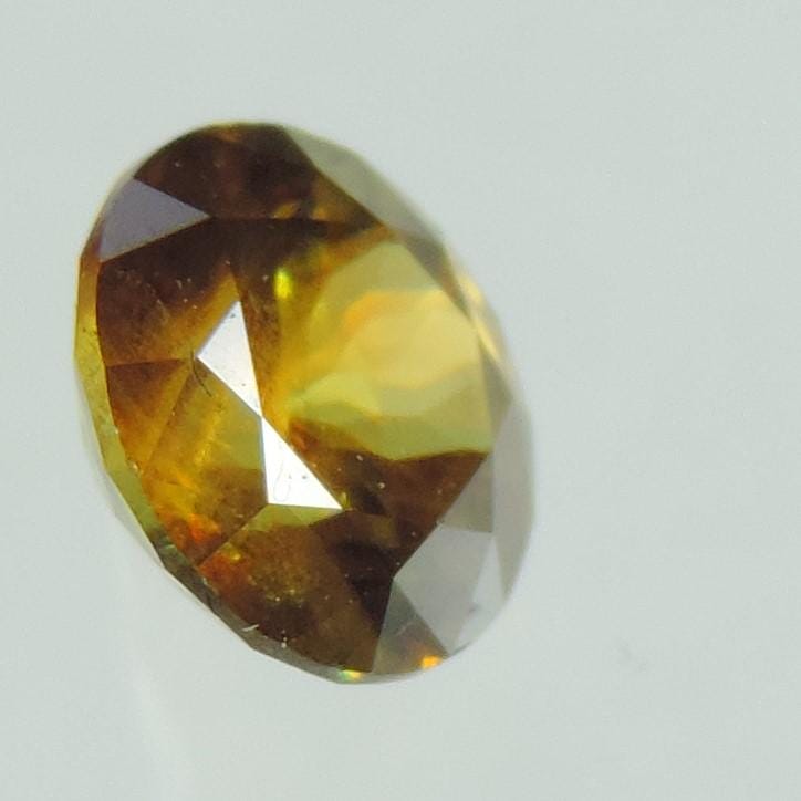 RARE !! JOLIE SPHENE VERT JAUNE DE MADAGASCAR : 7.2 mm x 5 mm