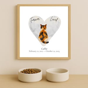 Stampa commemorativa di un gatto calico amato per sempre, regalo per la perdita di un animale domestico, stampabile, decorazione murale a forma di cuore con gatto, nome e data personalizzabili, omaggio al gatto con simpatia.
