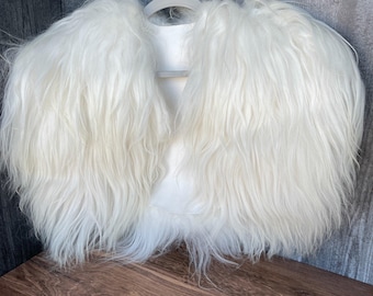 White Sheepskin Shoulder Cape Bridal Fur Shawl Icelandic Shearling Wrap Long Wool Winter Wedding Capelet Luxury Gift
