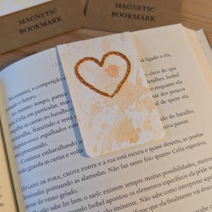 Minimalist Embroidered Heart Bookmark, Delicate Watercolor Magnetic Page Holder, Aesthetic Reader Gift