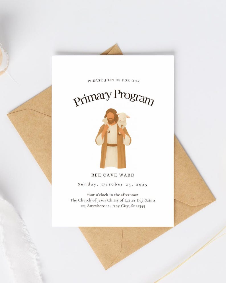 Może przedstawiać: Białe zaproszenie z napisem "Primary Program" i ilustracją postaci niosącej jagnię. Karta zawiera szczeg&oacute;ły wydarzenia: "Niedziela, 25 października 2025 r." i "The Church of Jesus Christ of Latter Day Saints."