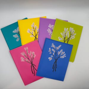 Juego de 6 tarjetas planas ilustradas a mano con sobres.
