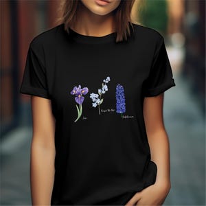 エレガントな花柄シャツ - ブルーの植物柄プリントTシャツ - 自然にインスパイアされたファッション - ガーデニング愛好家へのギフト - 女性らしい花柄の美学