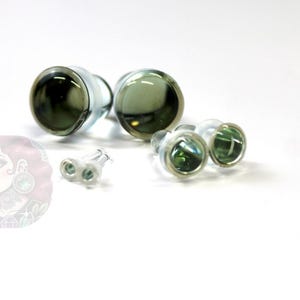 Pojedyncza, rozświetlona, przydymiona szklana biżuteria do rozciągania – rozmiary od 1,6 mm (14 g) do 10 mm (0,0 g), rozmiary połówkowe, szklana biżuteria do uszu do rozciągania Sol
