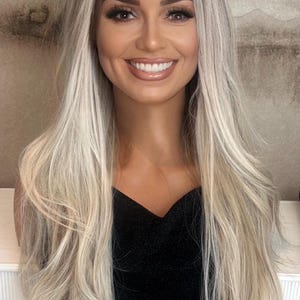 Peluca frontal de encaje ondulado en capas, rubio ceniza, de 76 cm: cabello sintético resistente al calor