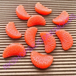 Resin Orange mandarin slice flatback Cabochon 28mmx16mm for Embellishment-Crafts supplies-beads for DIY Projects-Kawaii Cabs-jewelry making.