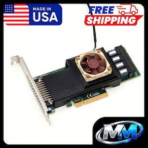 Pu&ograve; includere: Una scheda di espansione a circuito stampato verde con un rivestimento di raffreddamento nero, una ventola beige e marrone, una staffa di montaggio in metallo argentato e quattro porte nere all'estremit&agrave; con un connettore PCIe dorato.