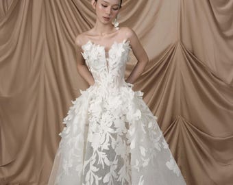 Robe de mariée féérique à appliqués floraux, bustier sans bretelles, robe de bal luxueuse, robe de mariée faite main.