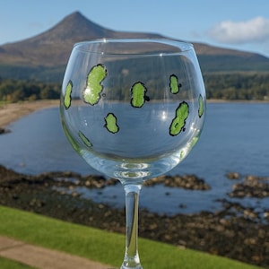 Verre à gin peint à la main - Carte de l'île d'Arran, cadeau écossais • Verre à boire unique
