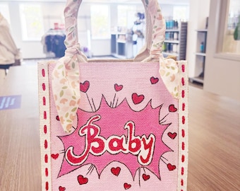 Bolsa de compras/bolsa de mano con forma de corazón pintada a mano, hecha de yute.