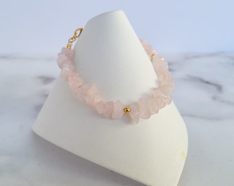 Rose quartz bracelet with pink rose quartz chips and gold beads
