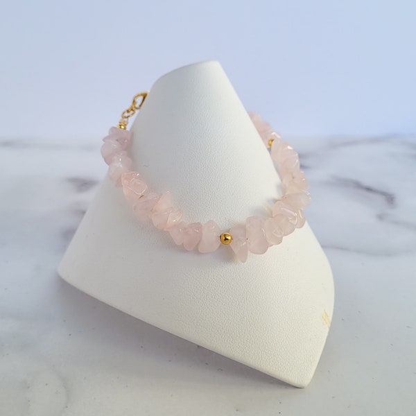 Rose quartz bracelet with pink rose quartz chips and gold beads