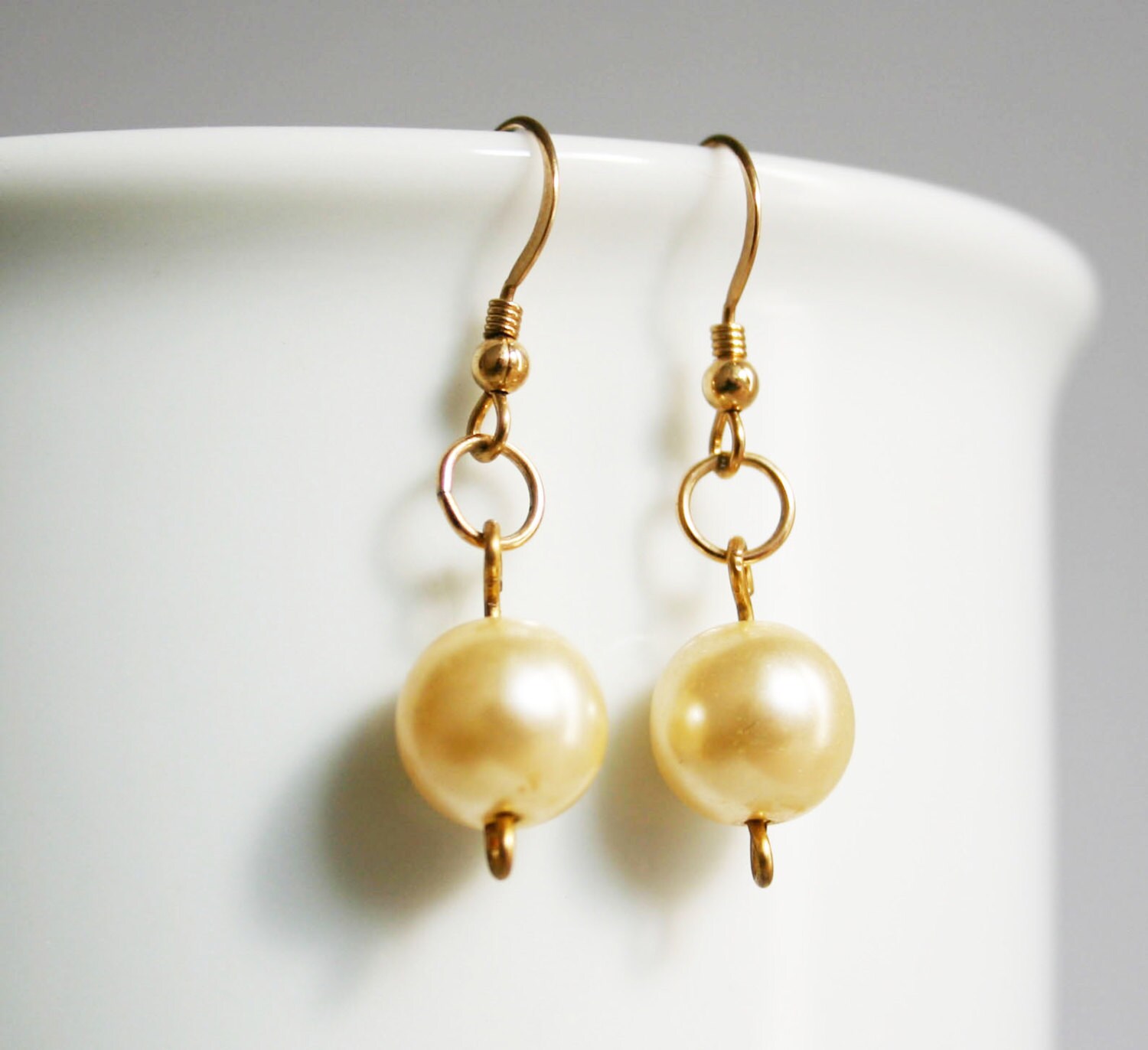 Gold and Cream Pearl Earrings - Etsy