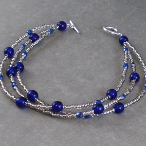 Pulsera azul y plateada, pulsera de tres hilos con cuentas de cristal checo y cierre de palanca, pulsera Stargazer