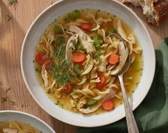 Tarjeta de receta de sopa de pollo con fideos casera, comida reconfortante para imprimir, inserto para libro de recetas familiar, página para carpeta de recetas, regalo de inauguración de casa en formato PDF