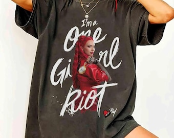 Descendants 4 Shirt The Rise of Red, One Girl Riot Disney Quote Tee, WDW Disneyland Girl Trip Merch Outfit, Retro Wicked Wonderland T-shirt