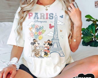 Camiseta Comfort Colors Mickey e Minnie Disneyland Paris, Camiseta Viagem de Menina à Disney Paris, Camiseta Mickey Mouse Torre Eiffel, Camiseta Férias na Disney