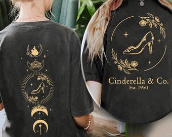 Camiseta Comfort Colors com estampa dupla face da Cinderela Celestial & Cia. Est. 1950, Parque Magic Kingdom, Camiseta vintage de princesa, Viagem das Meninas 2026