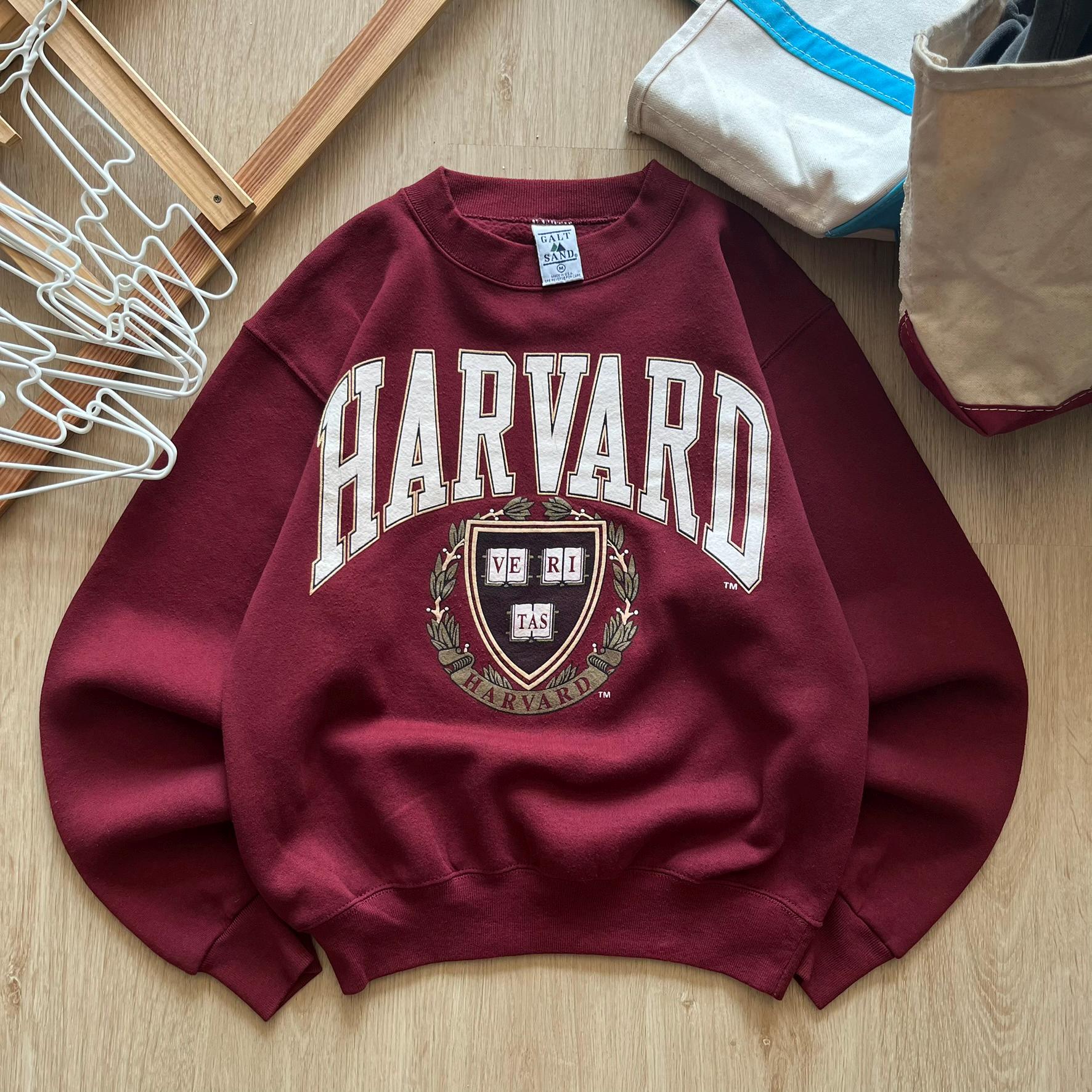 Harvard logo - Etsy 日本