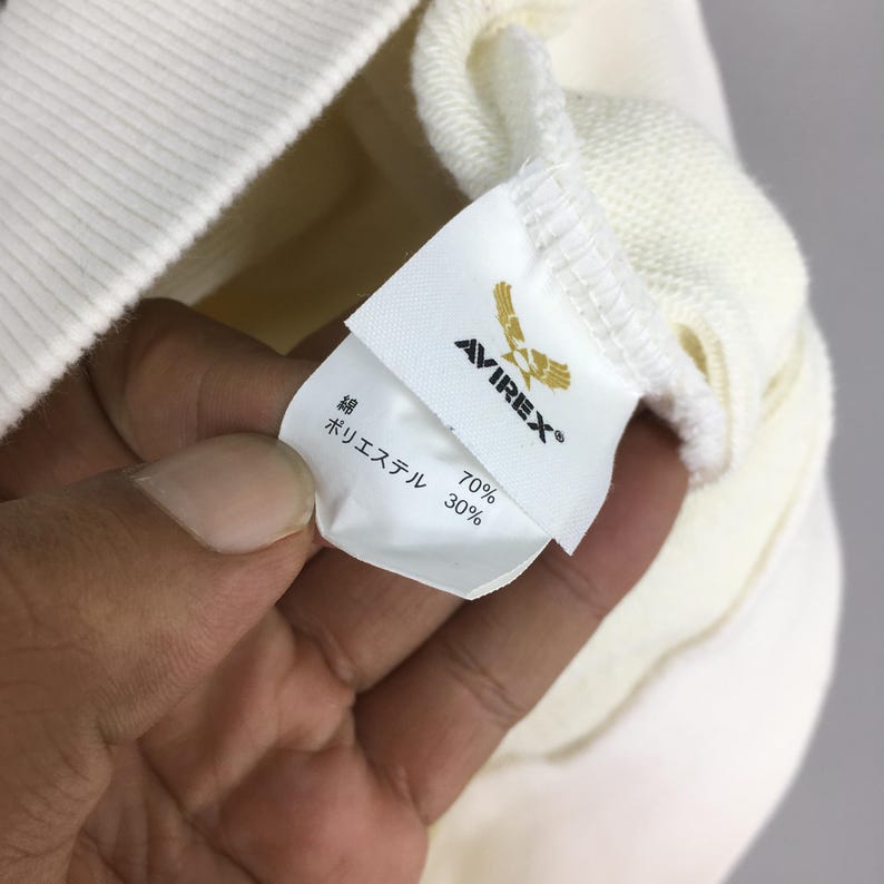 Puede incluir: Un juego de tres tazas de cer&aacute;mica con un acabado moteado y mate. Las tazas son de color crema, gris claro y gris oscuro. Cada taza tiene un dise&ntilde;o simple y minimalista.