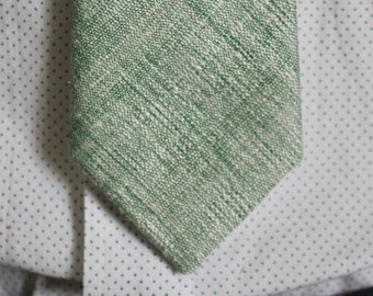 Cravate en soie filée brute texturée menthe poussiéreux