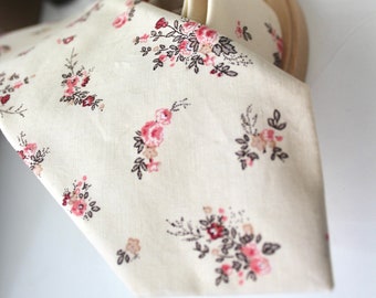 Vintage Cream Scattered Bouquet Floral Necktie