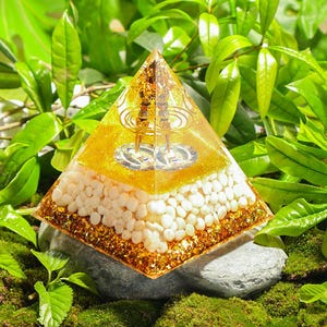 Diamond pestle Pyramid, 3.94 inches; Orgon Energy Pyramid,  Crystal Pyramid, Natural Healing Crystal Protection Pyramid