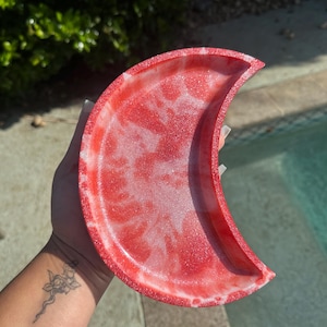 Mystical Moon Tray – Handmade Resin Crescent Catchall with Chameleon Shimmer | Witchy Decor, Vanity Tray, Altar Dish