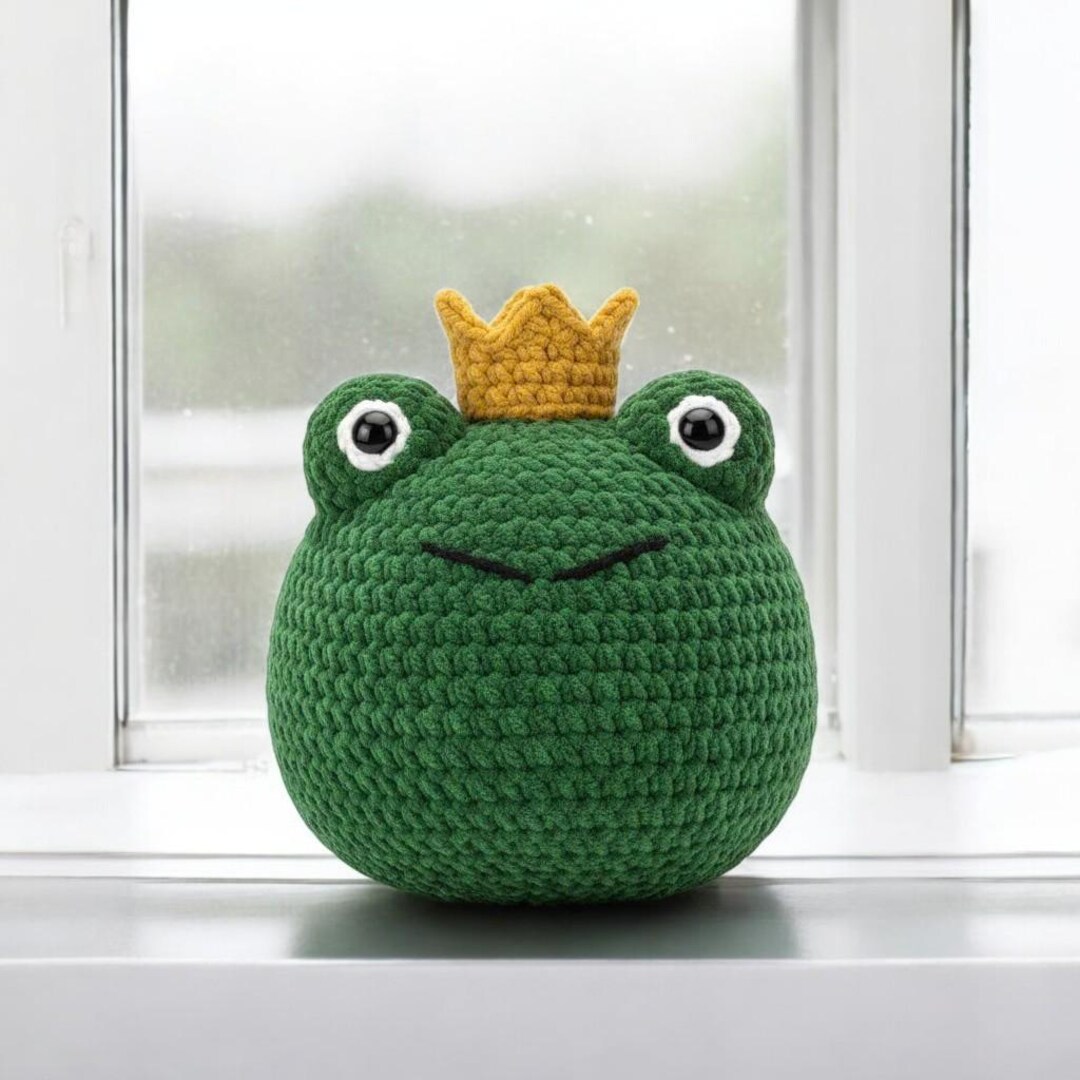 Royal Frog Prince Amigurumi Crochet Pattern, Green Frog With Gold Crown ...